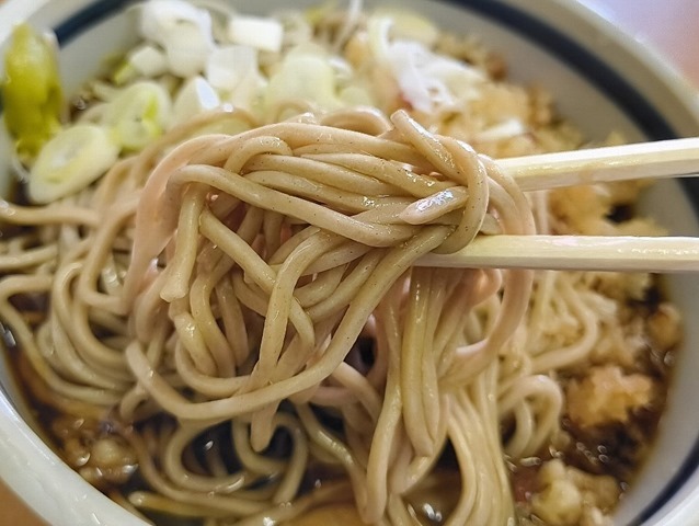 蕎麦を手繰る