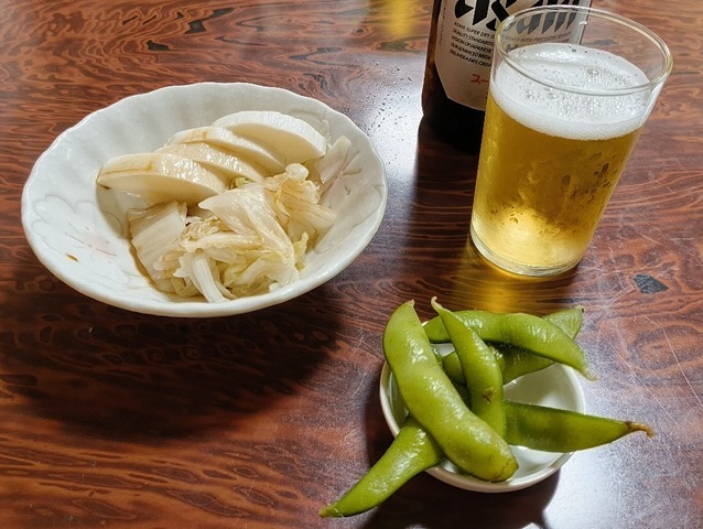 お新香とビールと枝豆