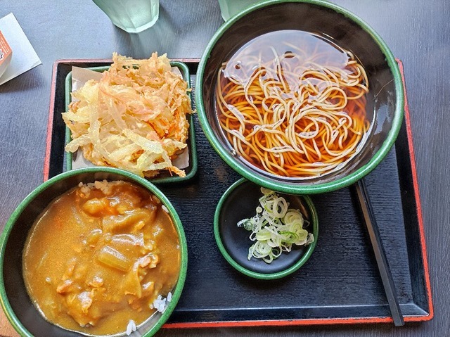 朝セットのカレー＋かきあげ