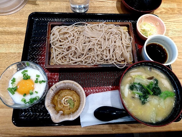 せいろ大盛り＆ばくだん小鉢＆たっぷり野菜の麦味噌