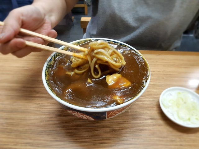 カレー南蛮そばを手繰る