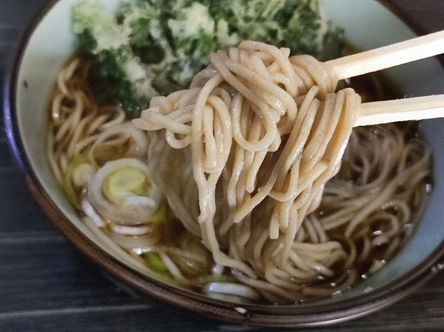 蕎麦を手繰る