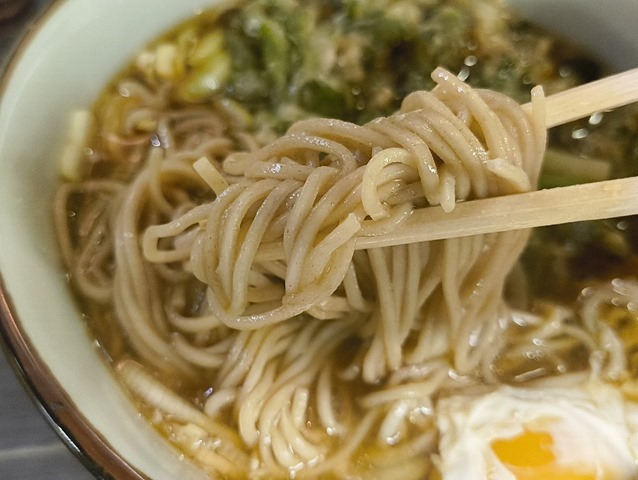 蕎麦を手繰る
