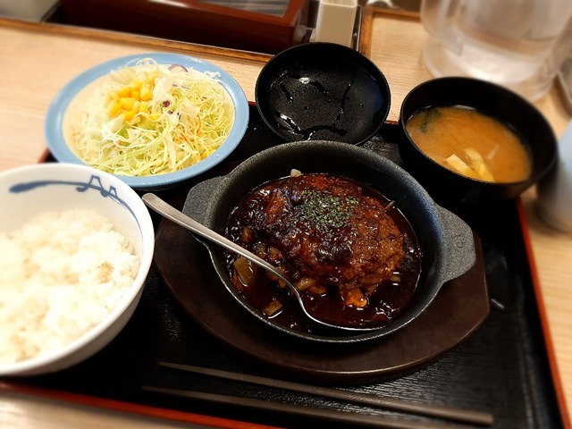 "超粗挽き"ビーフハンバーグステーキ定食