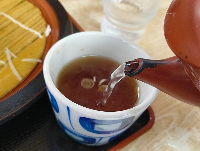 蕎麦湯で〆る