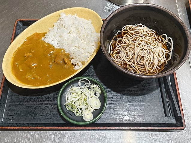 ミニカレーとハーフそば（冷）
