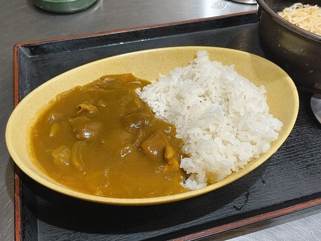 ミニカレーを食べる