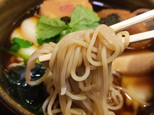 蕎麦を手繰る