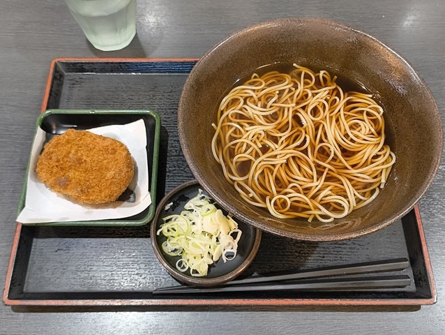 かけそば＋コロッケ