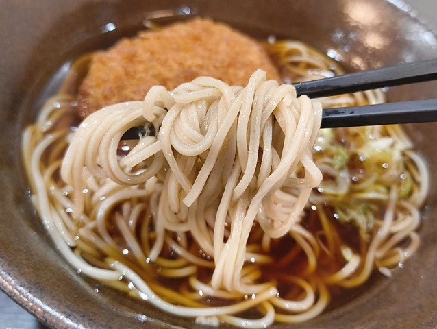 蕎麦を手繰る