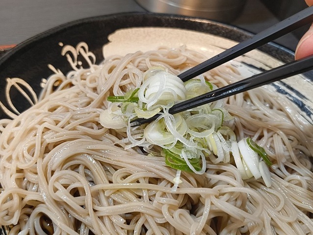ねぎを盛る