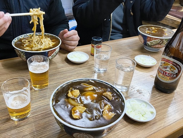 息子は早速蕎麦を手繰る