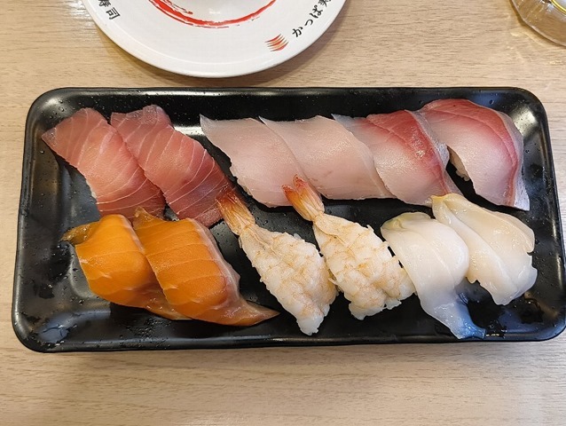 シャリハーフにぎり12貫 人気ネタ尽くし