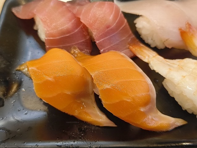まぐろとサーモン