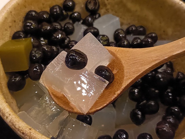 寒天と豆を一緒に食べる