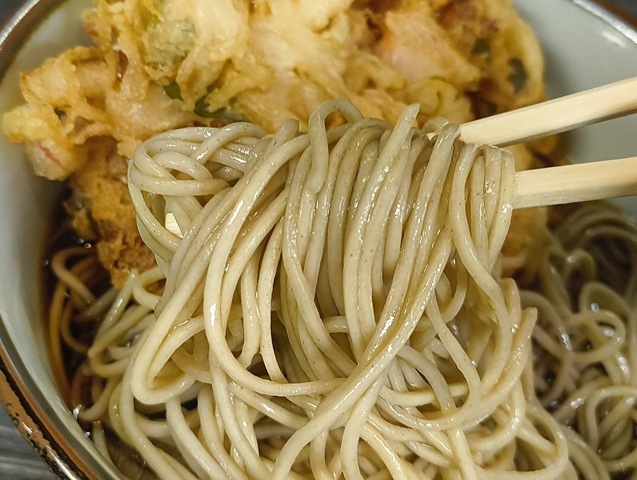 蕎麦を手繰る