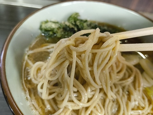 蕎麦を手繰る