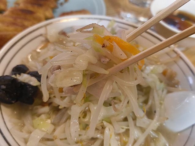 野菜を食べる
