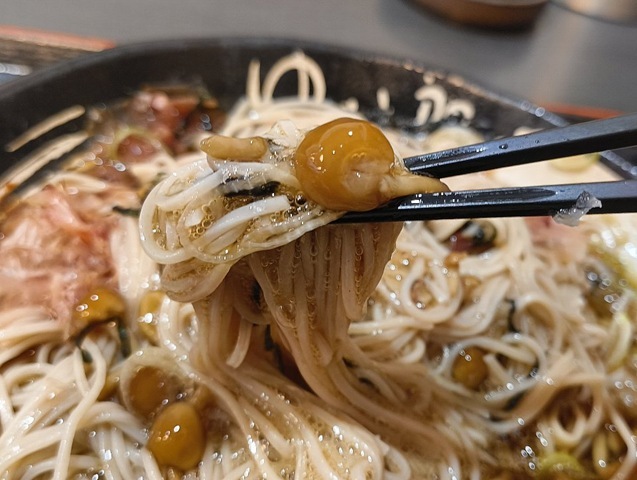 箸ではなめこをうまくつかめないのだよ