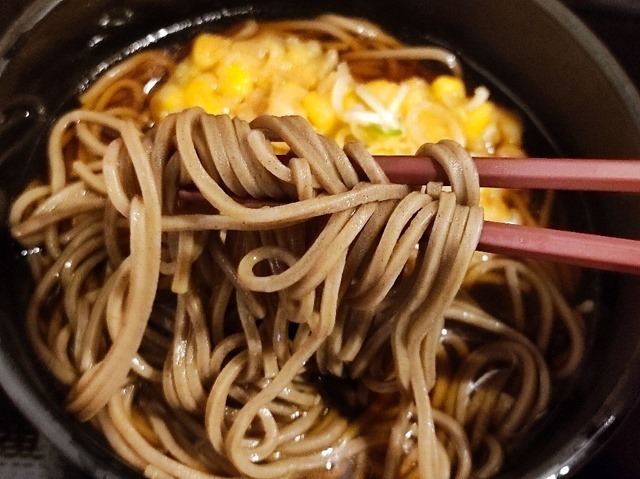 蕎麦を手繰る