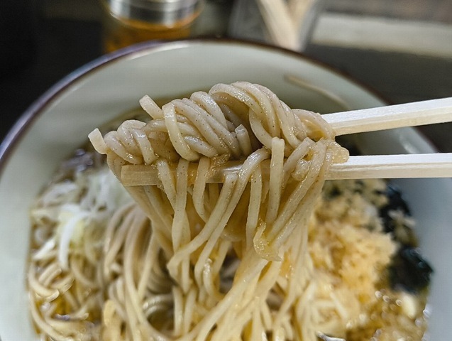 蕎麦を手繰る
