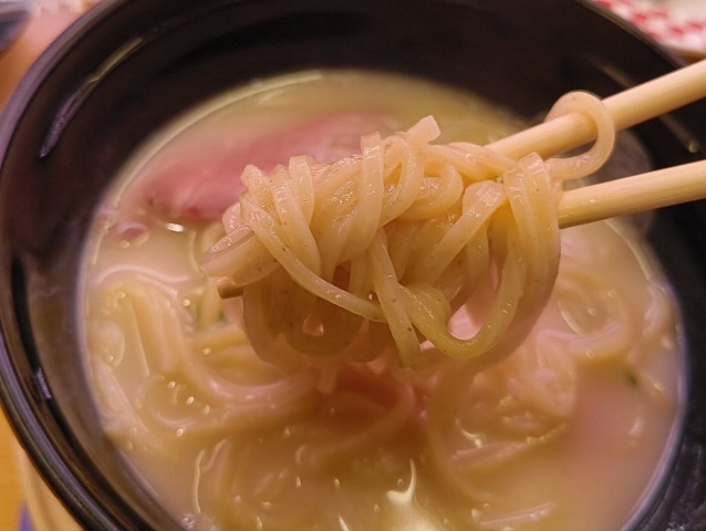 ラーメンを食べる