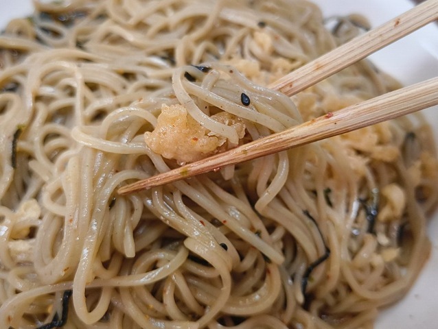 味事変に天かすを入れる