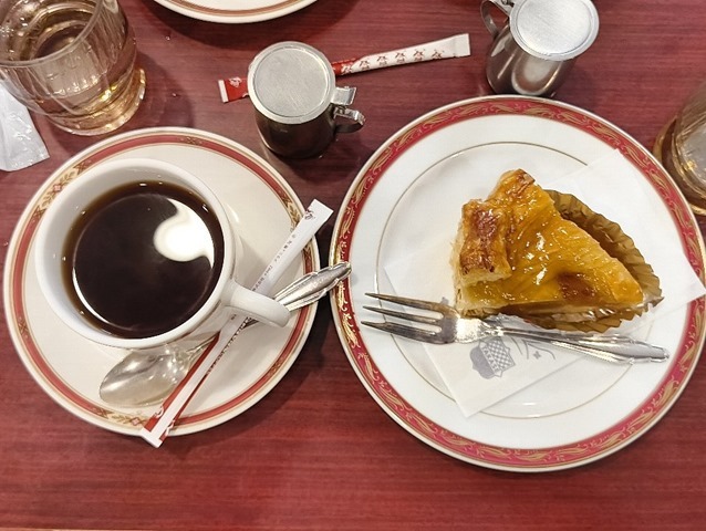 アメリカンコーヒーとアップルパイ