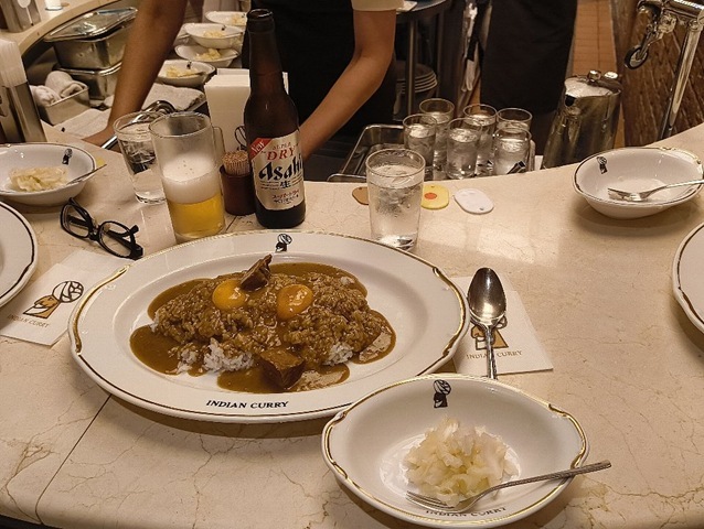 インデアンカレー ルーダブル 目玉とキャベツのピクルスとビール