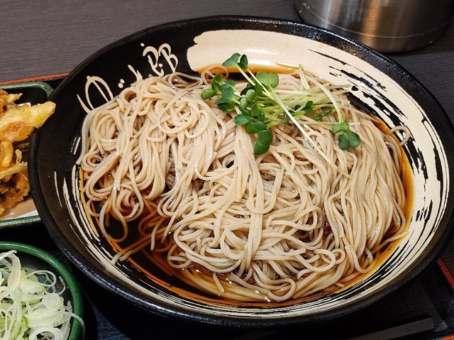 蕎麦はぶっかけだ