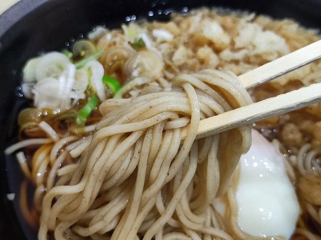 蕎麦を手繰る