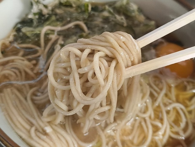 蕎麦を手繰る