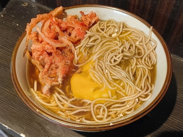 生たまごをからめて食べる