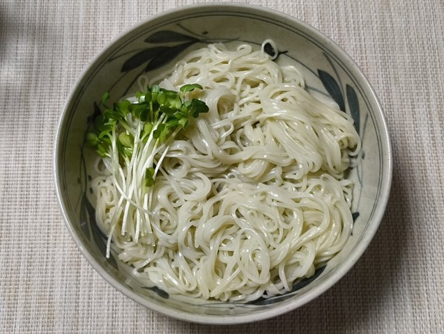 越の海藻挽き生そうめん