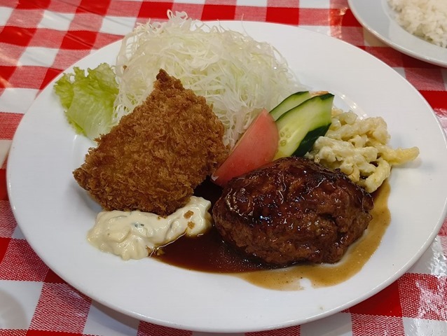 昔風ハンバーグ＆カニクリームコロッケ