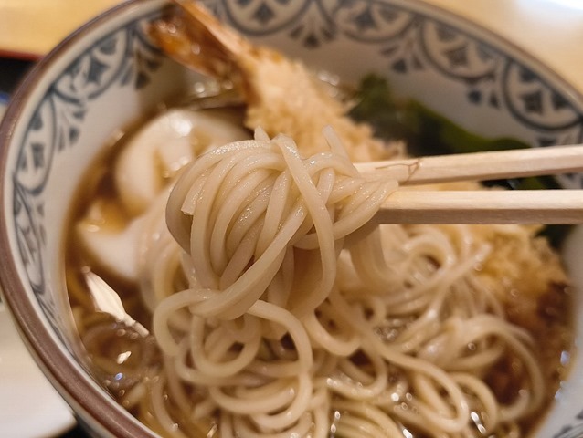 蕎麦を手繰る