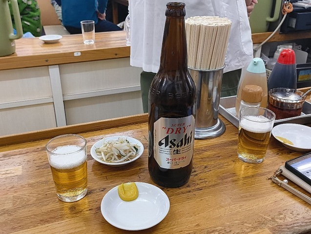 ビールと付け合わせのもやし