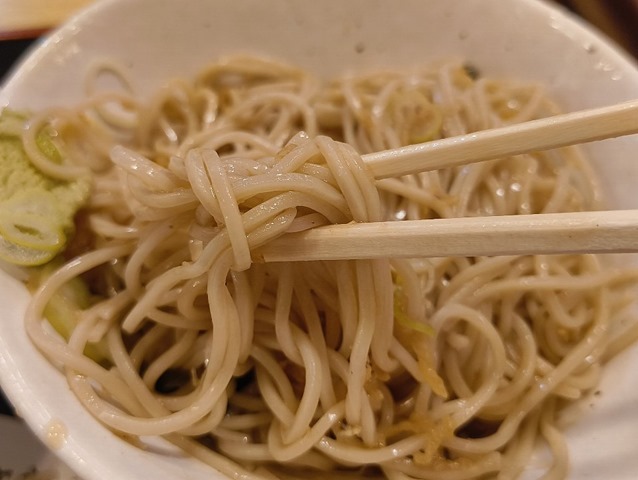 蕎麦を手繰る
