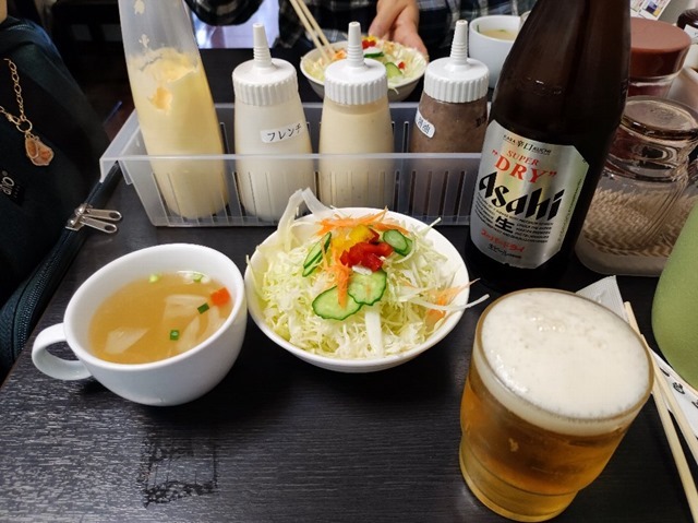 サラダとスープとビールとドレッシング