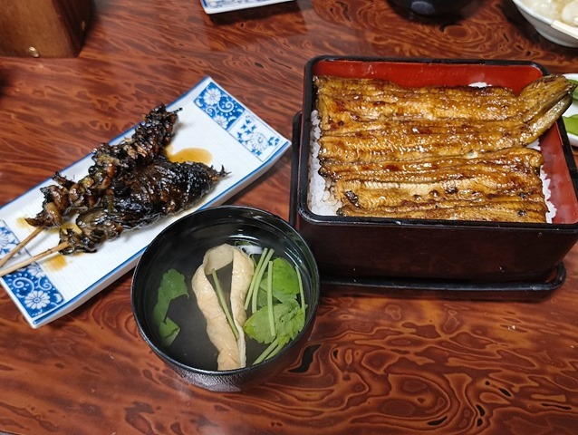 うな重とひれ焼きときも焼きと肝吸い