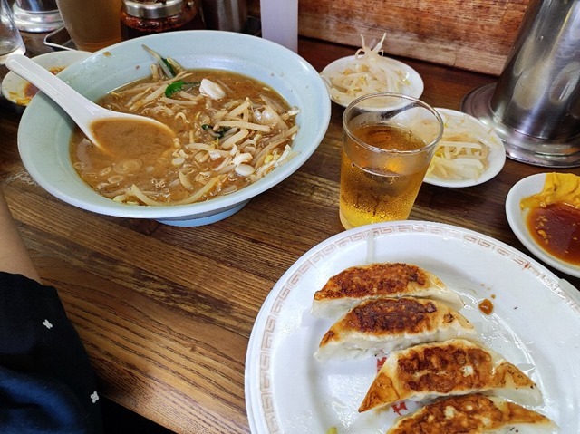 味噌ラーメンも食べるのだ（2人で1杯だけれども）