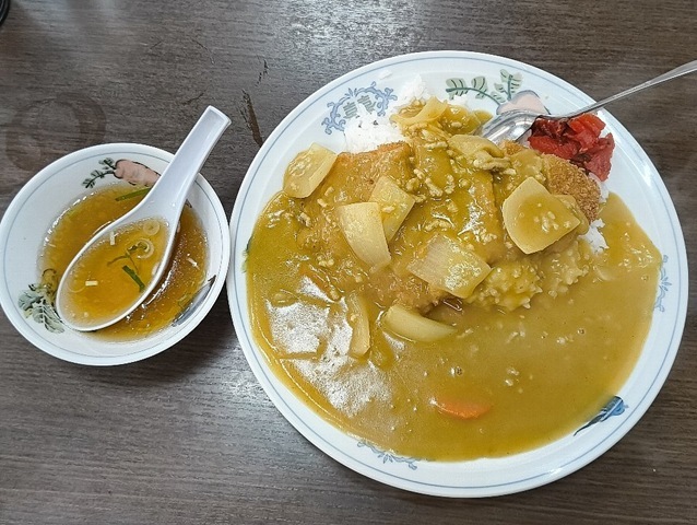 カツカレー（ご飯半分）＋スープ