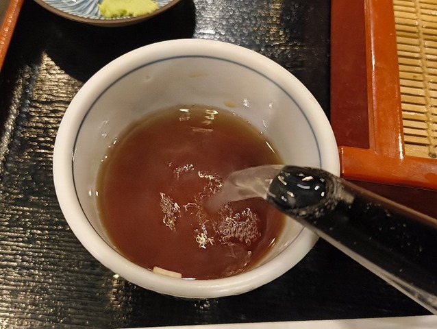 蕎麦湯を飲む