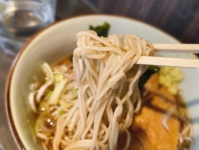 蕎麦を手繰る