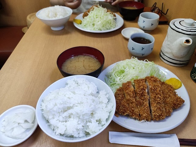 普通のロースカツ定食（笑）