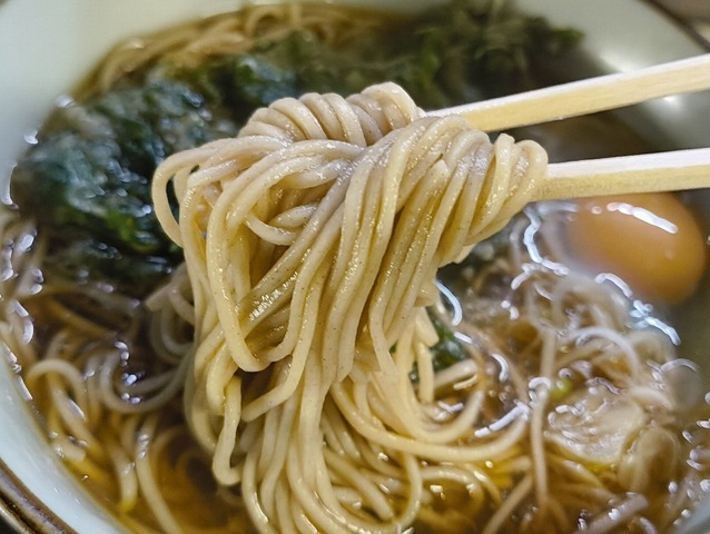 蕎麦を手繰る