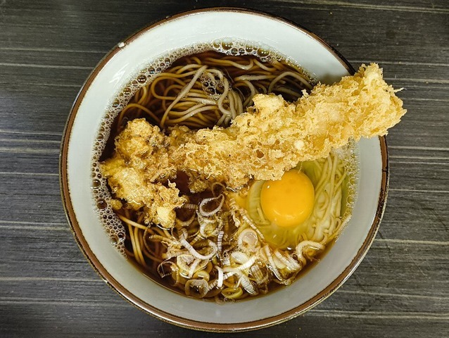 イカ天そば＋生たまご≒イカ玉