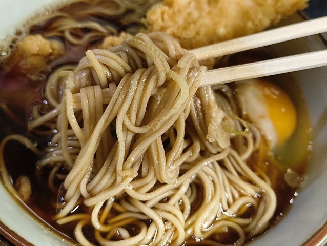 蕎麦を手繰る