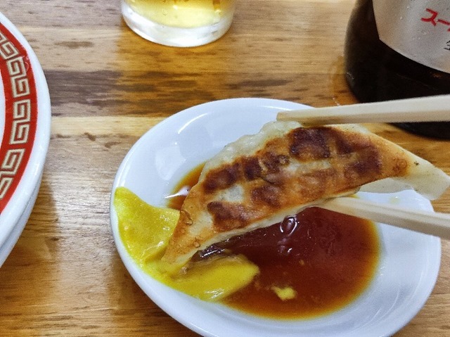 餃子を食う