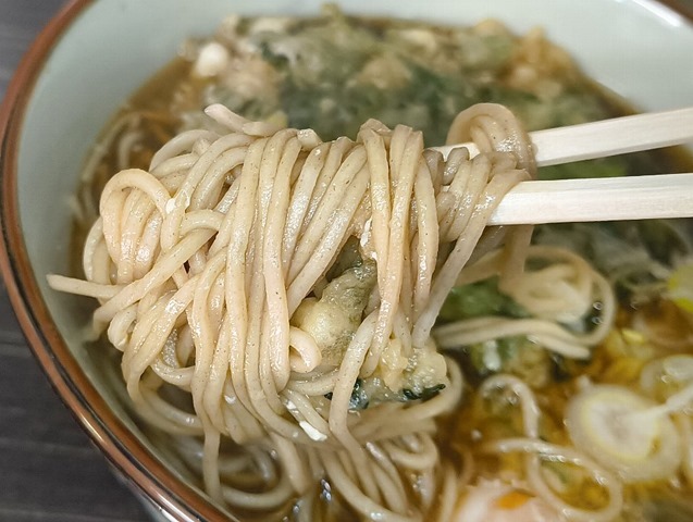蕎麦を手繰る
